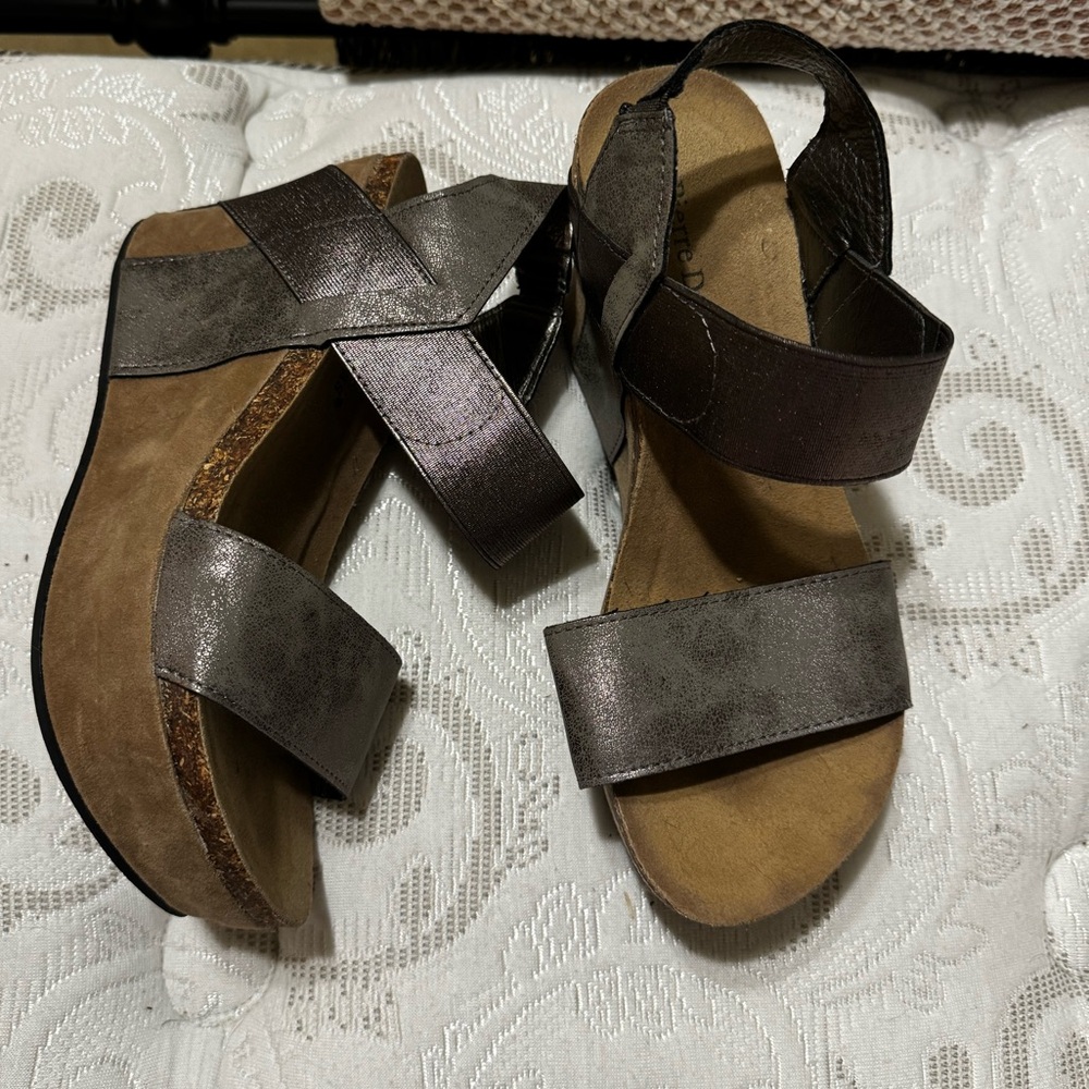 Pierre Dumas wedge heels